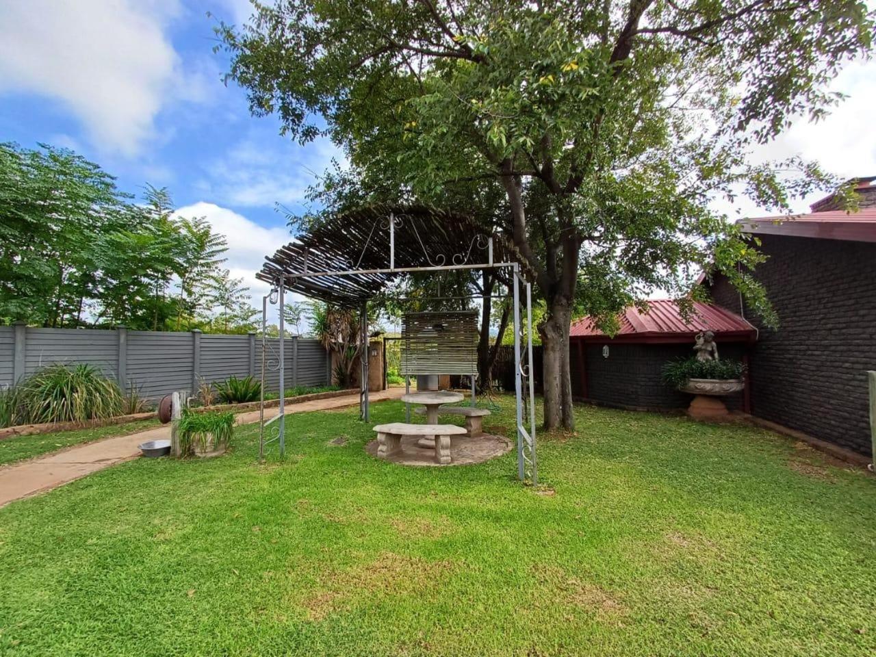 At Ease Road Lodge Zeerust Exterior photo